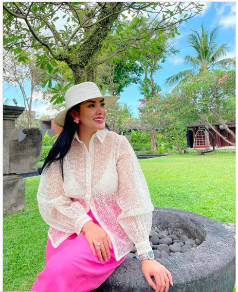 Screen Shot 2021 07 16 At 15 45 31 Deretan artis cantik ini pernah mengalami kekerasan dalam rumah tangga mulai dari tidak dinafkahi hingga dicekik. (Foto: Instagram)