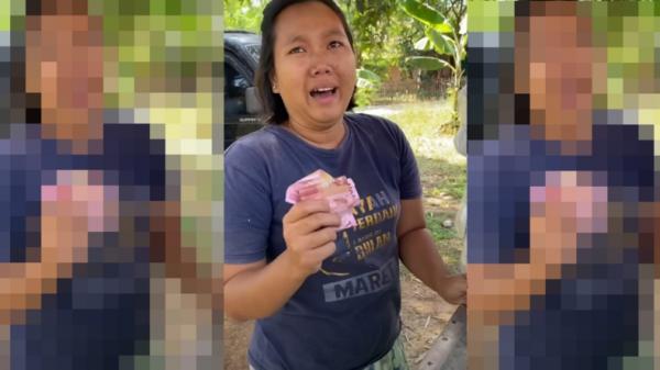 Ibu penjual es tebu ini menangis dan viral karena satu gelas es tebunya dibeli dengan harga Rp500.000 (Repro/Instagram)
