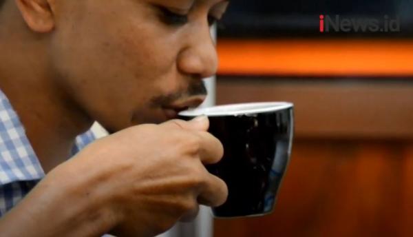 Komunitas Pemuda di Balikpapan Borong Ratusan Gelas Kopi untuk Nakes dan Warga Isoman (Foto: iNews/Mukmin Aziz)