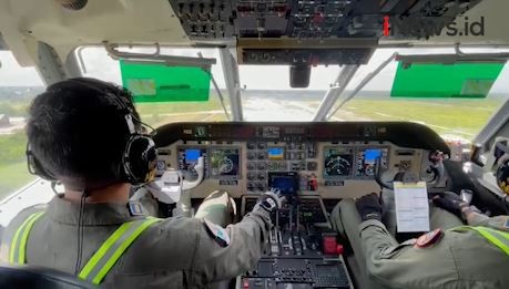 Video Pesawat TNI AL Terus Berpatroli Bantu SAR di Perairan Kalbar