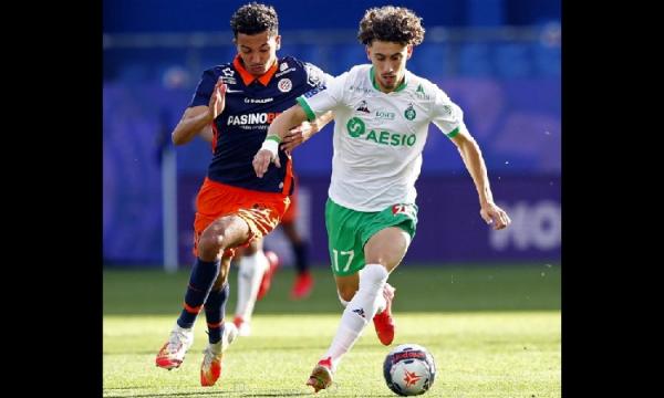 Aouchiche Adil Aouchiche ketika bermain di Saint-Etienne. Aouchiche merupakan salah satu pemain muda berbakat Timnas Prancis (foto: The Sun)