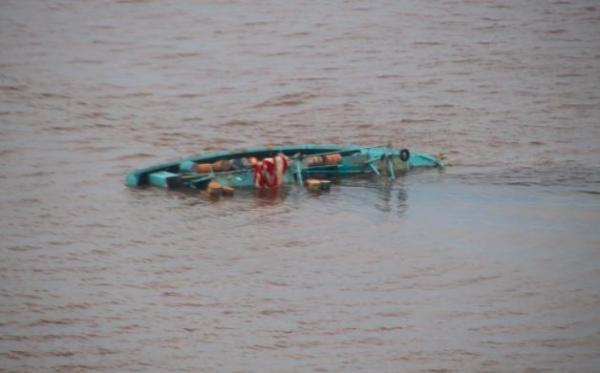 Kapal Nelayan di Mentawai Dihantam Ombak, 1 Orang Hilang Tergulung Ombak 