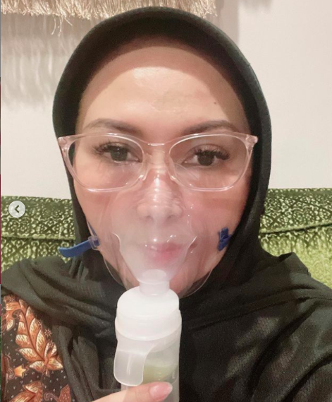 Eddies Adelia masih harus berjuang mengobati peradangan paru-paru. (foto: Instagram) 