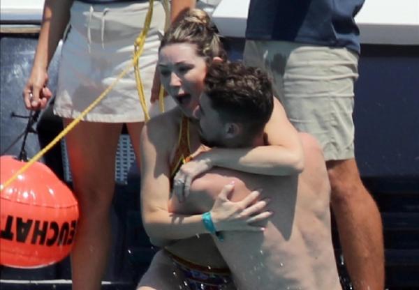 Jorginho liburan bareng pacaranya Catherine Harding (foto: The Sun)