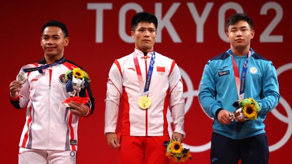Eko Yuli Irawan 2 Lifter Eko Yuli Irawan bikin bangga Indonesia. Dia meraih medali perak Olimpiade Tokyo 2020 di kelas 61 kg putra, Minggu (25/7/2021) sore WIB. (Foto: Reuters)