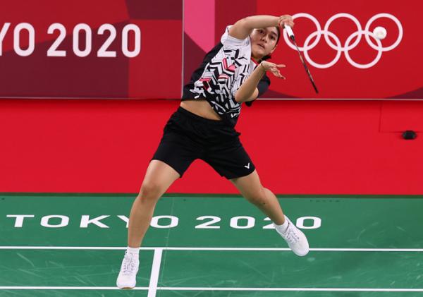 Thet Htar Thuzar 1 Sosok Thet Htar Thuzar seketika jadi sorotan. Dia pebulu tangkis Myanmar yang menjadi lawan wakil Indonesia Gregoria Mariska Tunjung di Olimpiade 2020. (Foto: Reuters)