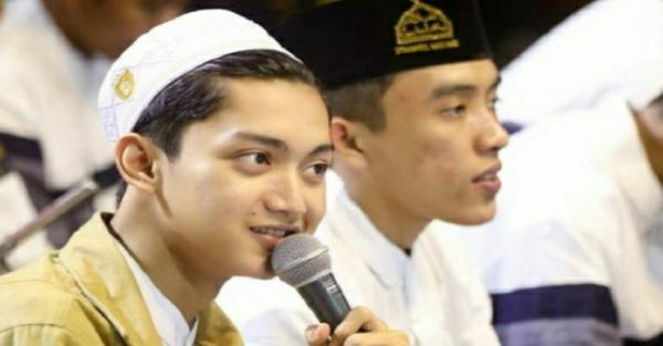Mengenal Gus Azmi, Remaja yang Aktif Berdakwah Melalui Dai Muda dan Karyanya di Musik