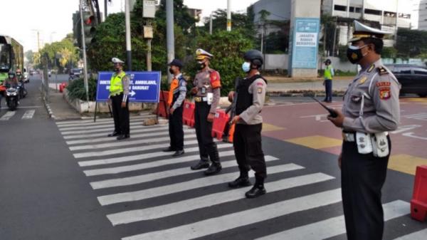 Penyekatan PPKM Level 4 di Jalan Fatmawati, Jakarta Selatan, Selasa (27/7/2021). (Foto: TMC Polda Metro).