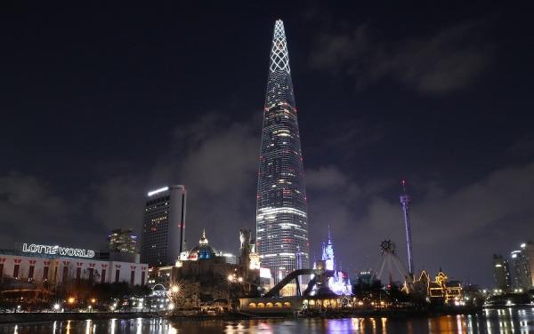Gedung Lotte World Tower di Seoul, Korea Selatan. (Foto: Reuters)
