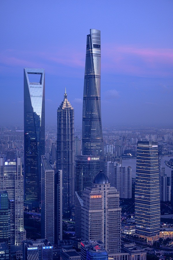 000 Shanghai Tower Res Reu Shanghai Tower (tengah). (Foto: Reuters)