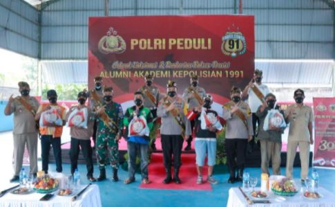 Ketua Angkatan Batalion Bharadaksa yang juga Kapolda NTB Irjen Pol M Iqbal pose bersama jajaran Forkopimda. (Foto: Dok.Humas Polda NTB)