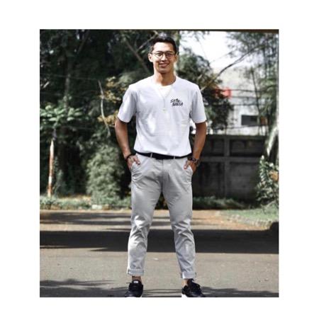 Jonatan Christie nerd look.