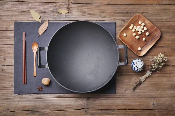 Pilih wajan yang lebar dan cenderung datar (Foto: Unsplash)