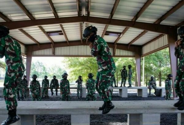 Prajurit TNI AD berlatih dengan US Army sebelum terjun payung (Foto: Instagram)