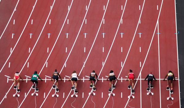 Alvin Tehupeiory Pelari putri Indonesia Alvin Tehupeiory finis ketiga pada babak penyisihan cabor atletik nomor lari sprint 100 meter (m), di Olympic Stadium, Tokyo.