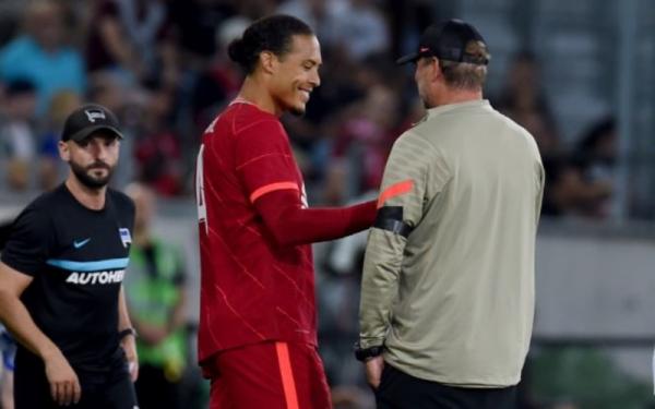 Virgil van Dijk Liverpool kembali diperkuat Virgil van Dijk yang sebelumnya cedera panjang sejak Oktober 2020. (Foto: Twitter/LFC)