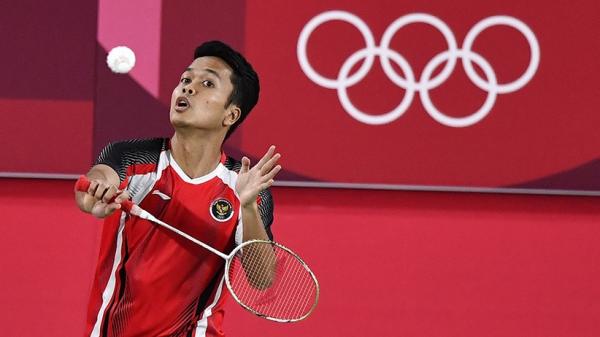 Pebulu tangkis Guatemala, Kevin Cordon, meladeni wakil Indonesia Anthony Ginting dalam perebutan medali perunggu Olimpiade Tokyo 2020 di Musashino FSP, Senin (2/8/2021). (Foto: REUTERS/Hamad I Mohammed)