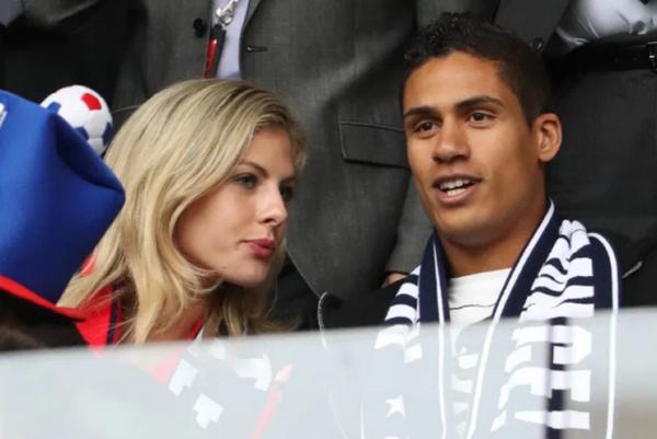 Camille Tytgat 1 Manchester United (MU) kedatangan WAG`s baru. Dia adalah Camille Tytgat, istri defender anyar The Red Devils, Raphael Varane. (Foto: The Sun)