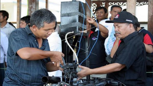Joko Suprapto dan klaim ciptaannya, Blue Energy. (Foto: Antara).