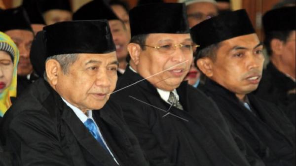 Mantan Menag Said Agil Husein Al Munawwar (tengah). (Foto: Antara).