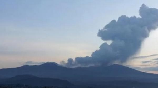 Gunung Rokatenda Ant Gunung Rokatenda pada 2013. (Foto: Antara).