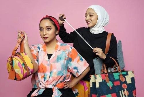 Chiki Fawzi dan Isabella Fawzi 1 Chiki Fawzi dan Isabella Fawzi kakak beradik yang kompak.