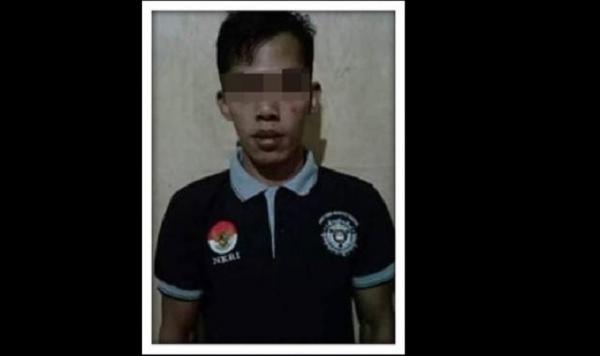 RA (27), pelaku pembunuhan suami istri dan cucunya di kebun sawit di Dusun Laman Natai, Desa Solam Raya, Kecamatan Sungan Tebelian, Sintang. (Foto: Polres Sintang)