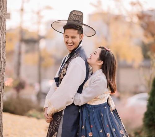 Potret kebersamaan Tasya dan suami ala drama Korea.