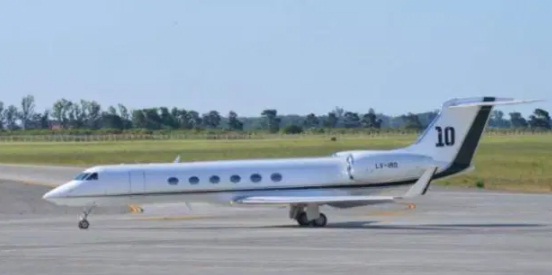 Messi jet Jet pribadi Messi. (Foto: The Sun)