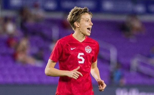 Quinny 1 Pemain Timnas Sepak Bola Putri Kanada Quinn jadi transgender pertama yang meraih medali emas Olimpiade. (Foto: Instagram/thequinny5)