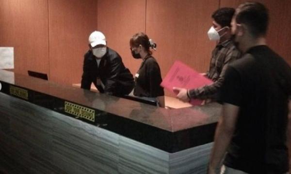 Tim Satreskrim Polresta Denpasar melakukan pemeriksaan di tempat karaoke Jalan Imam Bonjol, Minggu (8/8/2021). (Foto: Polresta Denpasar)