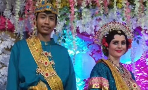 Afrizal saat menikahi wanita bule asal Jerman. (Foto: YouTube)