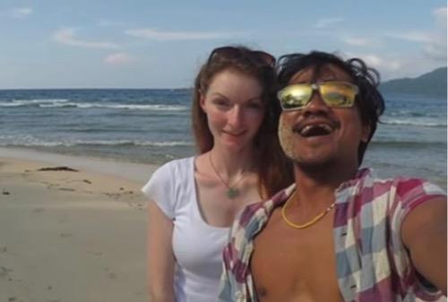 Bayu Kumbara Bayu Kumbara bersama istri bulenya. (Foto: YouTube)