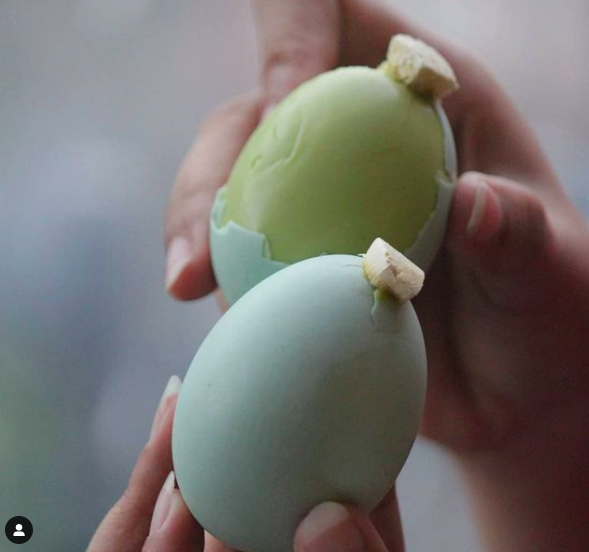 Perayaan 17 Agutus-an selalu identik dengan berbagai perlombaan, salah satunya adalah makan kerupuk dan bikin nasi tumpeng. (Foto: Instagram)