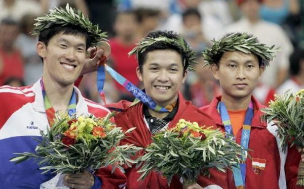 Pebulu tangkis legendaris Indonesia Sony Dwi Kuncoro punya kenangan indah di Olimpiade Athena 2004. Dia mempersembahkan medali bagi Kontingen Merah Putih. (Foto: AFP)