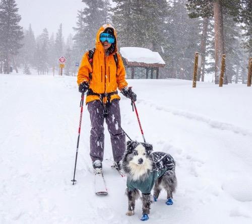 Rini Tryani Sugianto saat main ski. (Foto: Instagram)