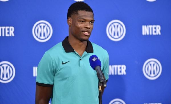 Dumfries resmi ke Inter Milan Inter Milan resmi rekrut Denzel Dumfries dari PSV Eindhoven (foto: Inter.it)