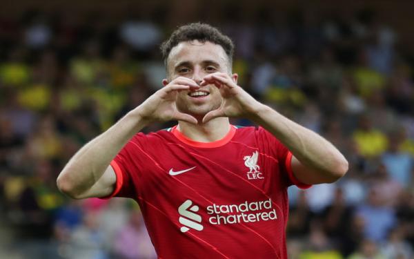 Striker Liverpool, Diogo Jota, merayakan gol seusai membobol gawang Norwich City dalam laga Liga Inggris di Stadion Carrow Road, Sabtu (14/8/2021). (Foto: REUTERS/Chris Radburn)