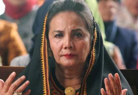 Christine Hakim saat memerankan Cut Nyak Dien.