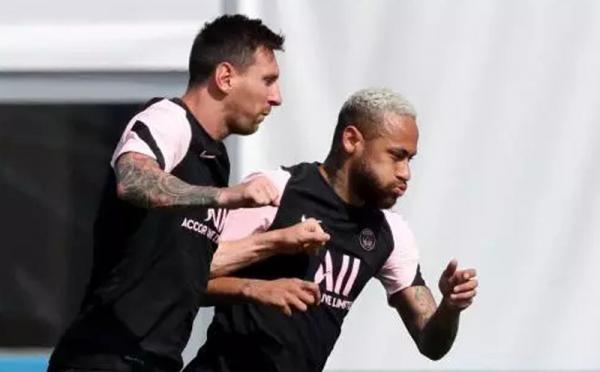 Lionel Messi jadi raja di sesi latihan Paris Saint-Germain. Dia membuat rekan setimnya kewalahan. (Foto: PSG)