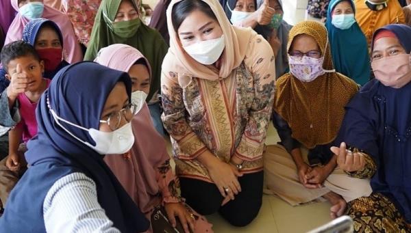 Percha Leanpuri Putri Herman Deru 5