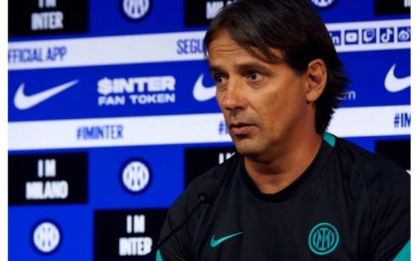 Pelatih Inter Milan, Simone Inzaghi, dalam sebuah konferensi pers pada Sabtu (21/8/2021). (Foto: Inter.it)