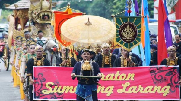 Keraton Sumedang Larang Tuan Rumah Festival Adat Kerajaan Nusantara 2021