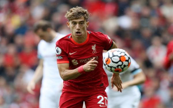 Tsimikas Liverpool Bek kiri Liverpool, Konstantinos Tsimikas, berperan besar dalam gol timnya saat menjamu Burnley di Stadion Anfield, Minggu (22/8/2021). (Foto: REUTERS/Russell Cheyne)