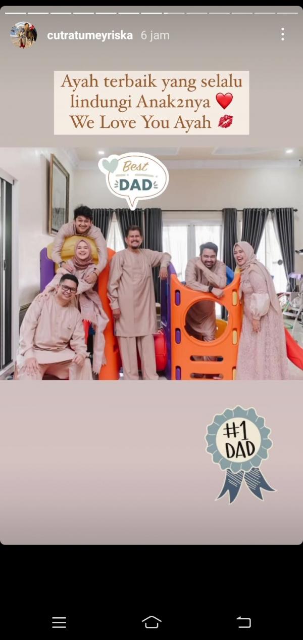 Cut Meyriska berduka karena ayahnya baru saja meninggal dunia di Aceh