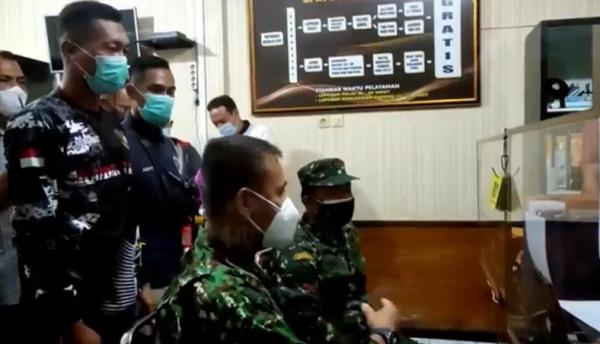 Dandim 1609/Buleleng Letkol Muhammad Windra Lisrianto melaporkan pemukulan dirinya ke Polres Buleleng. (Foto: iNews/Pande Wismaya)