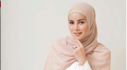 26 Olla Ramlan Artis Cantik Bertato Memutuskan Pakai Hijab. (Foto: Instagram)