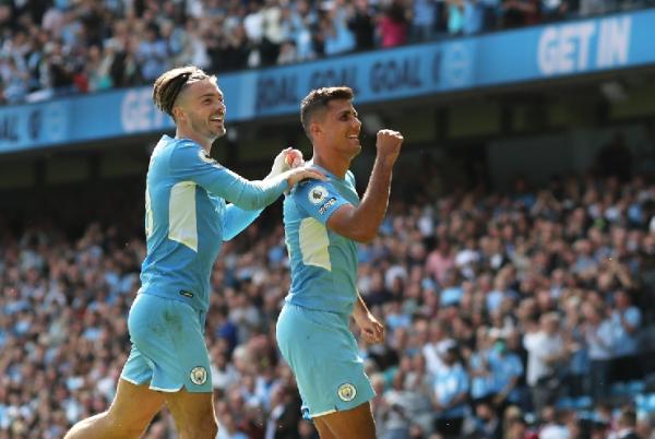 Arsenal menelan kekalahan 0-5 dari Manchester City di pekan ketiga Liga Inggris 2021/2022. Rodri mencetak gol keempat Man City ke gawang The Gunners. (foto: Reuters)