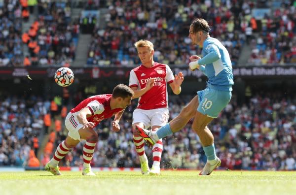 Arsenal benar-benar tak berdaya saat melawan Manchester City di pekan ketiga Liga Inggris 2021/2022. Man City pesta gol 5-0 ke gawang Arsenal. (foto: REUTERS)