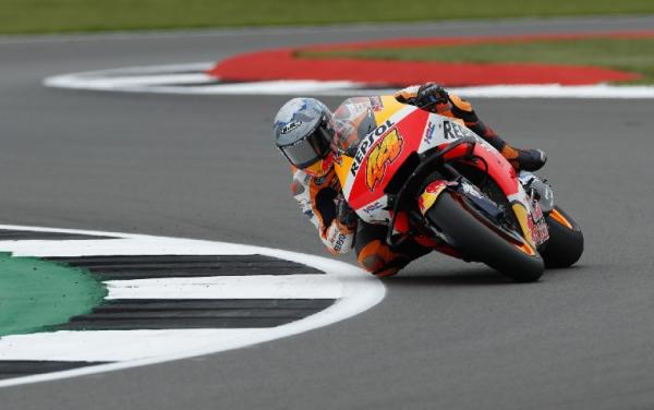 Pol Espargaro Pol Espargaro merebut pole position di sesi kualifikasi MotoGP Inggris 2021. Ini merupakan pertama kalinya Pol meraih pole position sebagai pembalap tim Honda. (Foto: REUTERS)